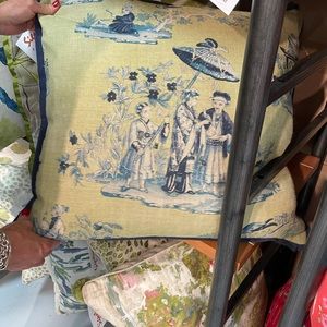 Meet your Posher, Constance